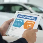 Pessoa analisando opções de leasing e financiamento de carro em um tablet, com um carro moderno ao fundo.